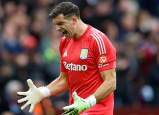 La sorprendente decisión del DT de Aston Villa con el Dibu Martínez que abre la puerta a un posible conflicto