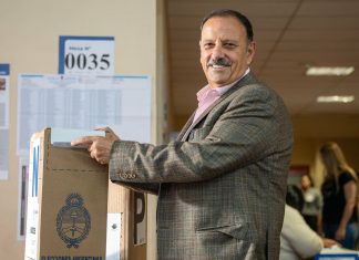 Tras una victoria mínima en las elecciones, Quintela le pidió la renuncia a todo su gabinete en La Rioja