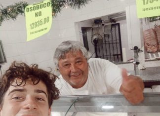 Las fotos virales de Franco Colapinto durante sus vacaciones en Argentina: la selfie en la carnicería y la postal con una chocolatada