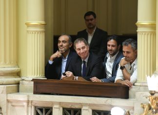 Con la reforma laboral, el Gobierno enfrenta hoy su primera batalla en el Congreso que podría marcar el pulso de las extraordinarias