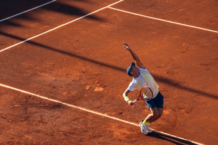 Sebastián Báez dio otra muestra de carácter en el Chile Open: venció a Alejandro Tabilo y avanzó a semifinales
