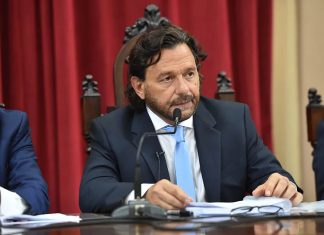 Un gobernador reveló “amenazas” para que los peronistas no aprueben la reforma laboral en el Congreso