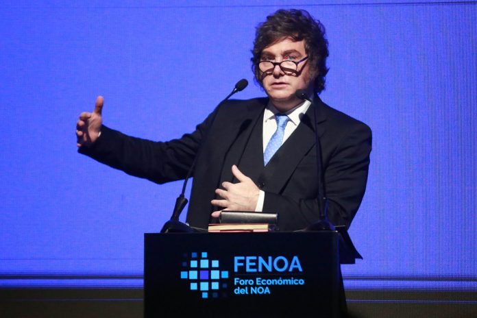 Con fuertes críticas a la oposición y los empresarios, Milei dijo que hay una “carnicería” contra su Gobierno