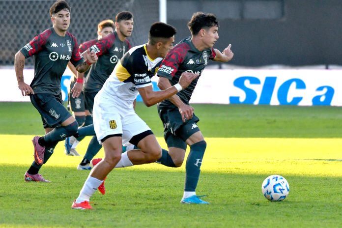 El efusivo grito de Morena Beltrán tras el golazo de Lucas Blondel en el triunfo de Huracán: la llamativa frase del defensor