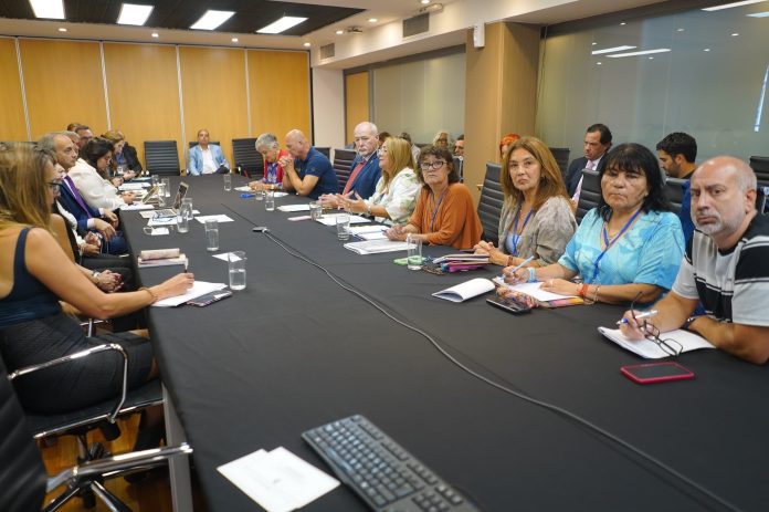 Fracasó otra reunión para mejorar el salario mínimo de los docentes y podría haber más medidas de fuerza
