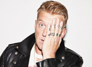Josh Homme elige 2 canciones para escuchar arriba de una moto
