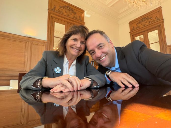 Manuel Adorni se muestra activo tras su reaparición: recibió a Bullrich y Mahiques y espera por Santilli y Pettovello