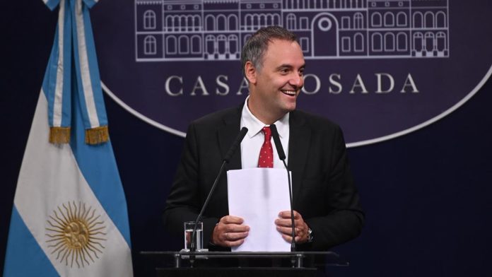 Tras el fallo de YPF, Adorni se mostró con Milei, convocó a la mesa política y dará una nueva conferencia