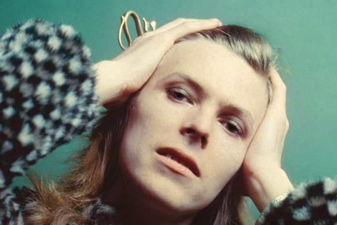 La canción que David Bowie quiso hacer desaparecer: «Qué vergüenza»