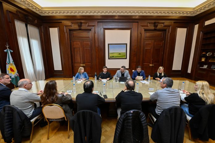 Crece la tensión entre Kicillof y los intendentes por la falta de fondos y se dirimirá en la Legislatura