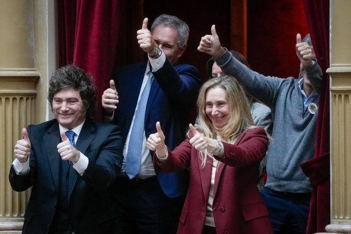 El Gobierno, resignado ante el caso Adorni, apuesta todo al Mundial para cambiar el clima político