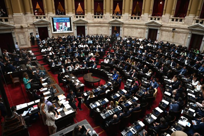 El oficialismo busca cohesionar a sus socios parlamentarios y recuperar la iniciativa política con una sesión en Diputados