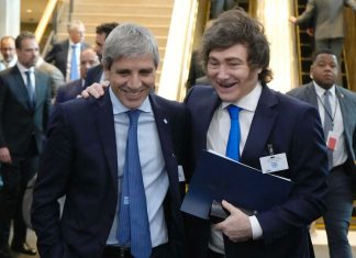 En medio de la turbulencia, el Gobierno se aferra a un repunte de la economía para encarar la carrera electoral