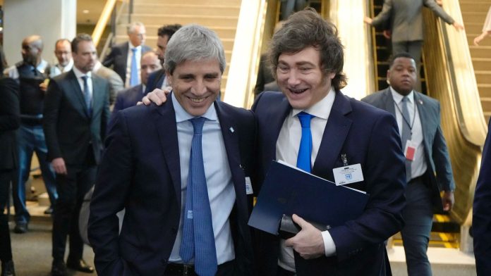 En medio de la turbulencia, el Gobierno se aferra a un repunte de la economía para encarar la carrera electoral