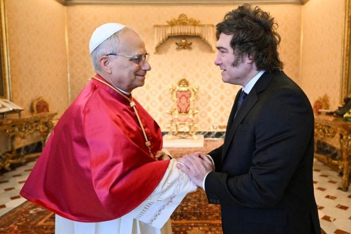 Entusiasmo en el Gobierno por la visita del Papa y la posible maniobra de la oposición que enciende alertas