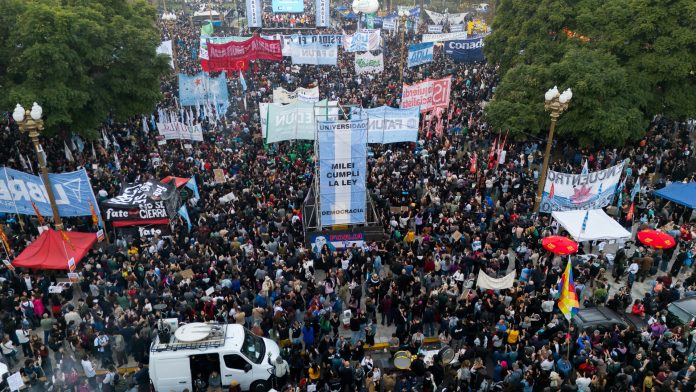 Fuertes críticas al Gobierno y un pedido a la Corte: qué dice el documento que leyeron en la Marcha Federal Universitaria