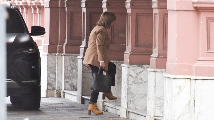 La Casa Rosada evita romper con Patricia Bullrich y la invita a las reuniones con el Gabinete, pero podría crear otro espacio de encuentro más reservado