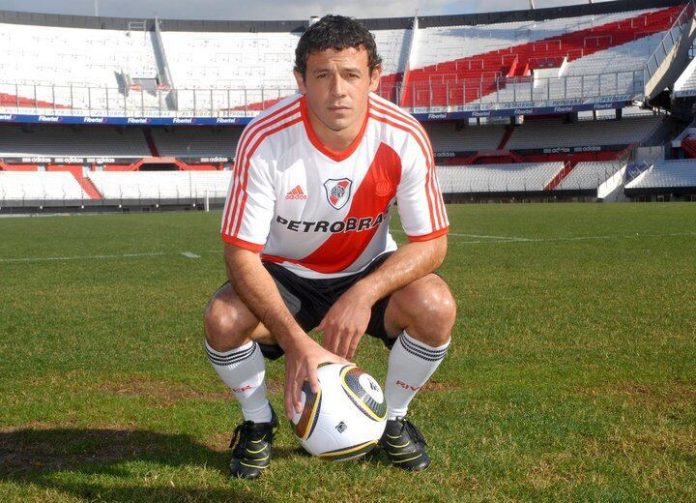 Llegó a River como el “mejor zaguero de Sudamérica”, sufrió el descenso contra Belgrano y ahora cultiva su propia granja en Paraguay