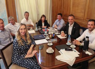 Sin Santiago Caputo, la mesa política ordenó la agenda legislativa en medio de tensiones internas y el reclamo universitario