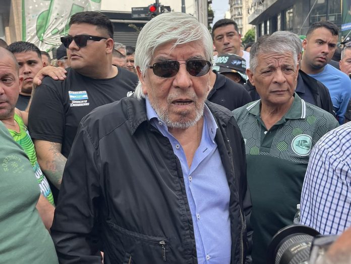 Crisis en la obra social de Camioneros: hay recortes en remedios y empresas de la esposa de Moyano en la mira