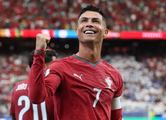 Cristiano Ronaldo y un ritual en plena cancha: la forma de sentir a sus hijos cerca, el partido en marcha y un detalle que pocos notan