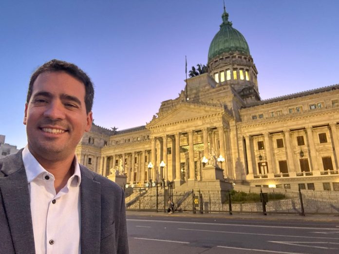 El debut de Adrián Ravier: una reunión clave, el perfil de la nueva Vocería y las expectativas del Gobierno