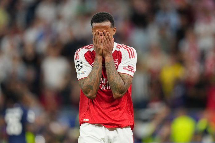El emotivo gesto de los fanáticos del Arsenal con Gabriel tras fallar el penal decisivo de la Champions League