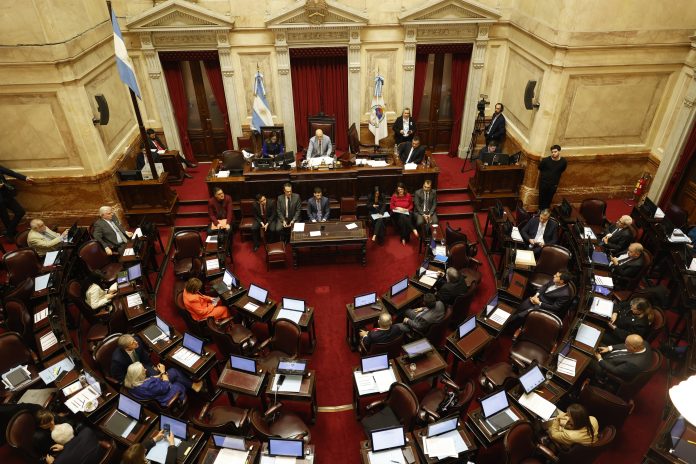 El Gobierno busca una sesión en el Senado en medio del Mundial para reforma electoral y super RIGI