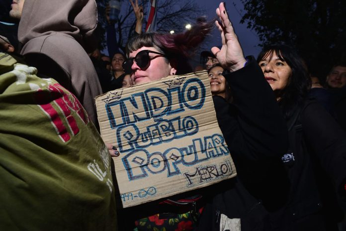 El mensaje político de una multitud unida en el histórico velatorio al Indio Solari y los síntomas de una Argentina rota