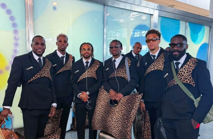 El motivo detrás del “broche de leopardo” en los particulares trajes del seleccionado del Congo para arribar al Mundial