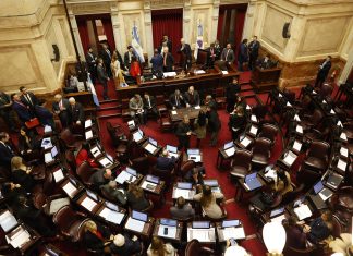 El oficialismo hizo caer la sesión del Senado para evitar la interpelación a Manuel Adorni