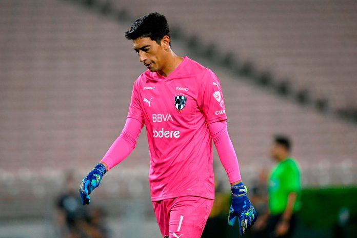 Esteban Andrada volvió a entrenar lejos de la liga española mientras afronta las 13 fechas de sanción
