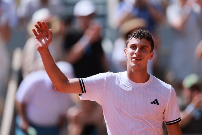 Juan Manuel Cerúndolo enfrenta a Matteo Berrettini por un lugar en los cuartos de final de Roland Garros: hora y cómo verlo en vivo