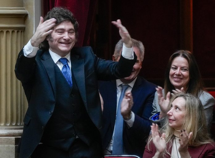La caída sin fin de Adorni y una pregunta corrosiva: ¿por qué Milei lo sostiene?