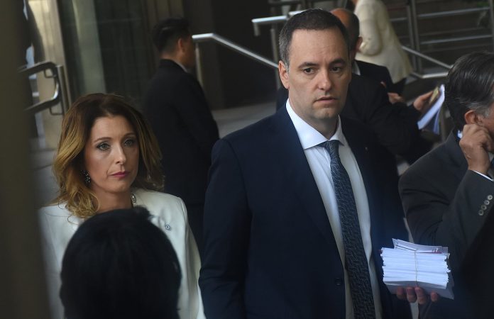 Manuel Adorni y su esposa decidieron acogerse al régimen de “inocencia fiscal” aunque aseguran que no declararán dólares