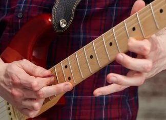 Quién fue el guitarrista que inventó la técnica del tapping