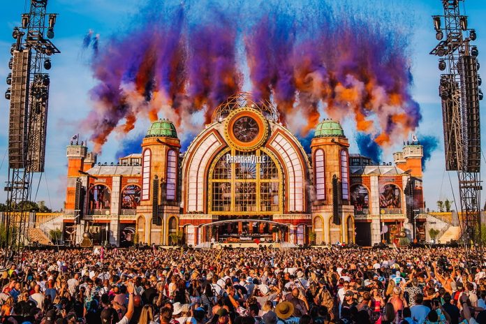 Warsteiner te invita a PAROOKAVILLE, el festival de música electrónica más grande de Alemania