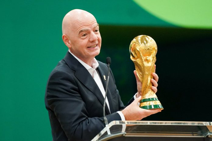 Conflicto en el fútbol por el nuevo proyecto de la FIFA para la Copa del Mundo: el riesgo a un boicot del Mundial