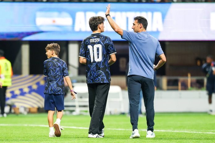El tierno momento que vivió Scaloni con sus hijos y su esposa española Elisa Montero tras el pase a la final del Mundial 2026