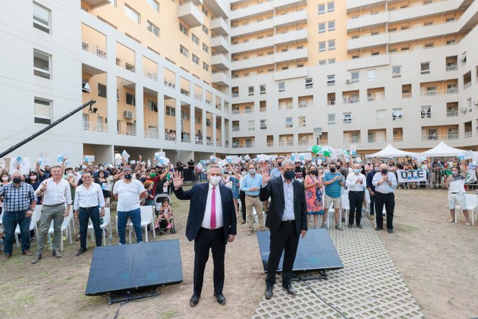 La AGN detectó graves irregularidades en el Plan Nacional de Vivienda durante las gestiones de Macri y Fernández