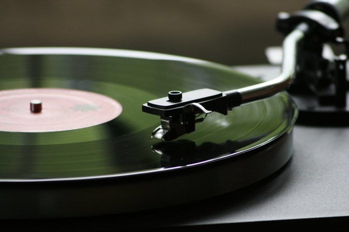 La canción de 1951 con la que Les Paul y Mary Ford revolucionaron la grabación musical