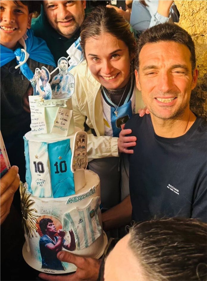 Los regalos más curiosos que recibió Scaloni en Pujato tras la final del Mundial: el tributo que lo asombró