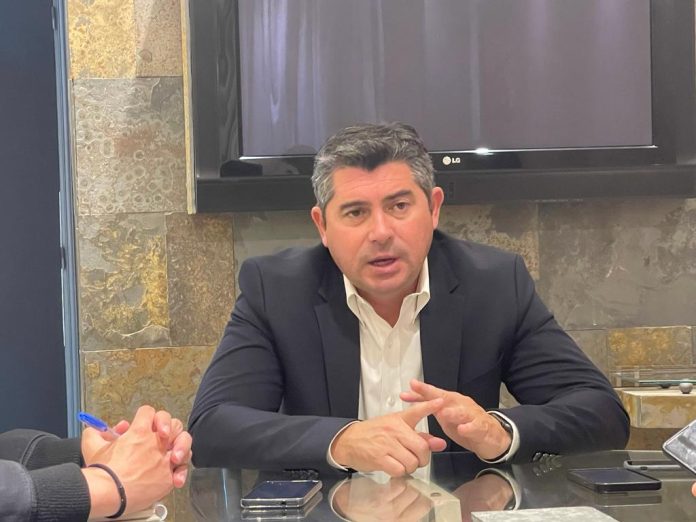Marcelo Orrego interrumpió sus actividades en el exterior y regresó a San Juan tras el accidente del helicóptero