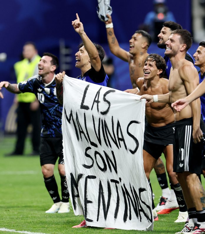 “Puede que el Mundial no sea nuestro, pero las islas Malvinas sin duda lo son”: la respuesta de Inglaterra a la bandera de la Selección