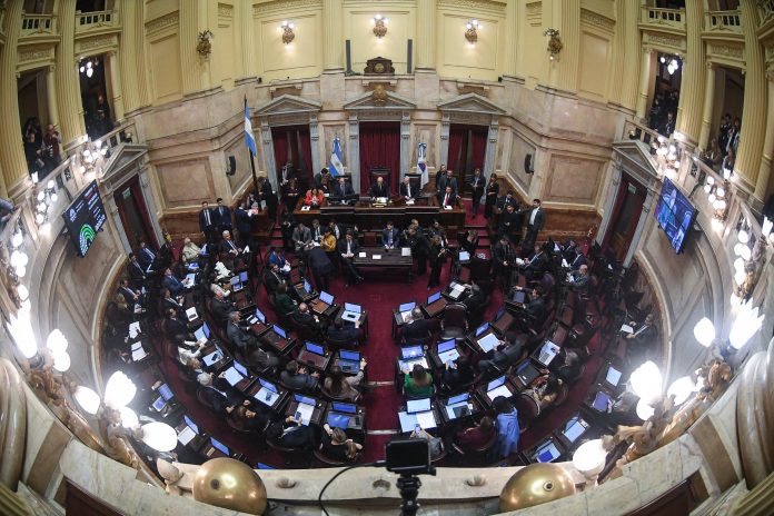 Buscan dar una segunda oportunidad a personas sobreendeudadas: qué propone el proyecto que se debate en Diputados