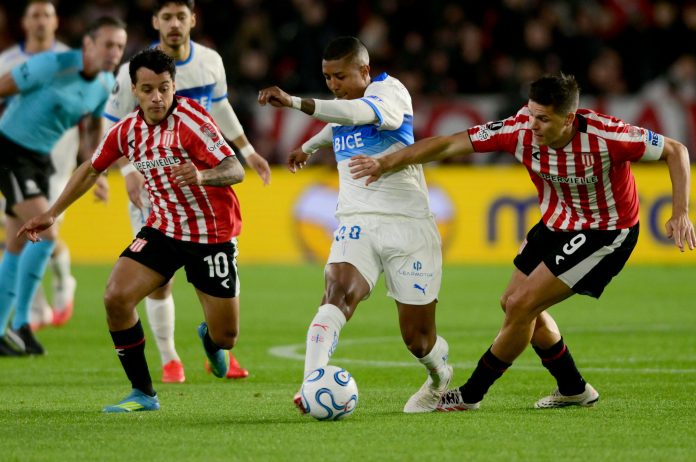 Estudiantes visitará a la Universidad Católica en Chile por la revancha de la serie de octavos de la Libertadores: hora, TV y formaciones