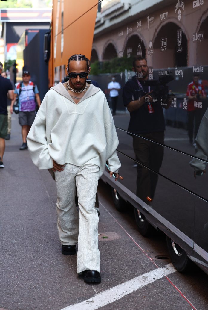 La ácida crítica de un referente de la Fórmula 1 contra Lewis Hamilton por sus extravagantes looks en las carreras