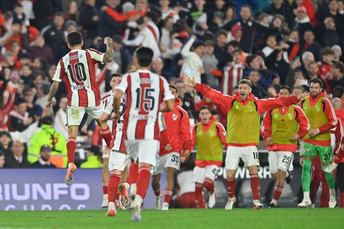La lupa sobre el penal a Ángel Correa que le permitió a River Plate cerrar el triunfo ante Argentinos
