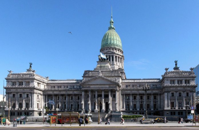 Marcha contra la ley de propiedad privada en Congreso, en vivo: la protesta se mantendrá pese a la tormenta