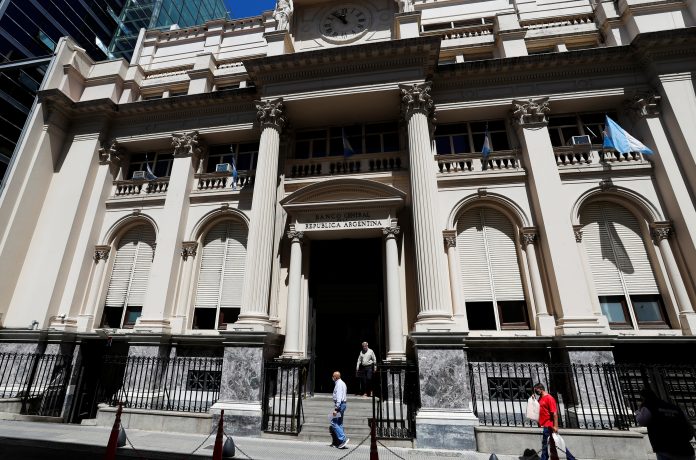 Milei evalúa darles lugar a los gobernadores en el directorio del BCRA para blindar la reforma en el Congreso